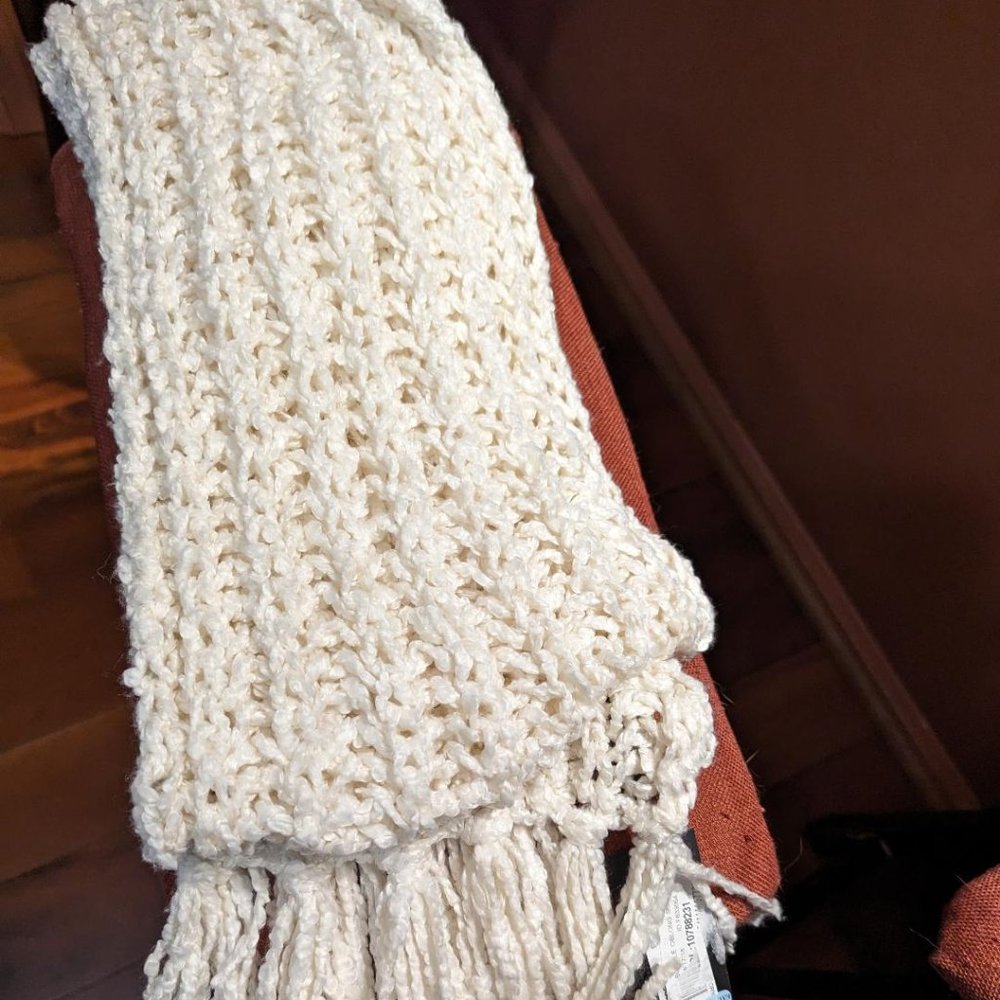 Marcus Adler New York Boucle Oblong scarf